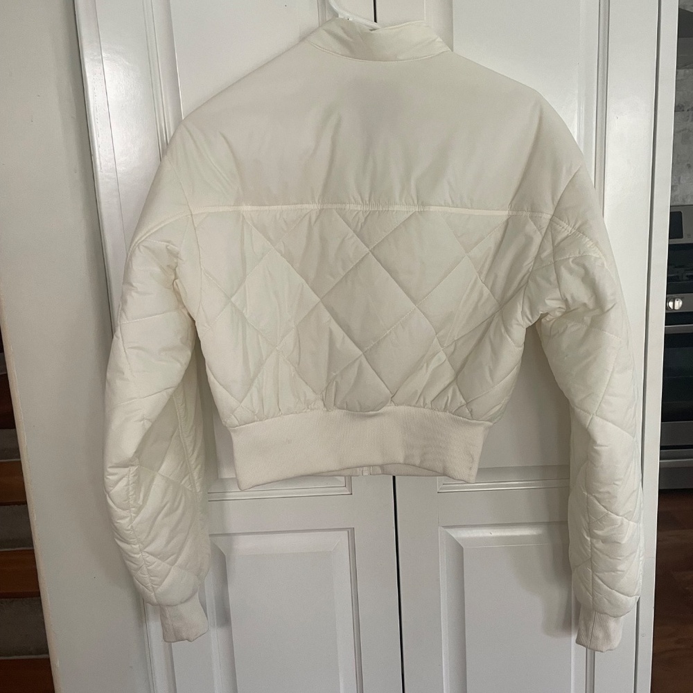 Alo Yoga  Snowrider Puffer Jacket in Ivory XS - Picture 10 of 11